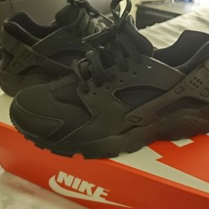 NIKE Huarache 4.5Y